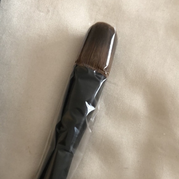 Lawless Make Me Blush Blush Brush Vegan & Cruelty Free Full Size NIB - Picture 9 of 12